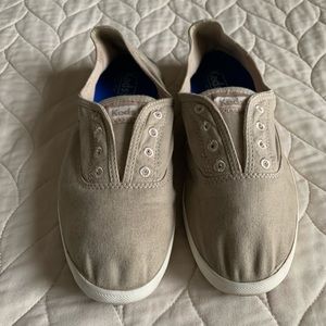 LADIES KEDS CHILLAX SLIP ON SNEAKER SHOES TAUPE TAN SIZE 10